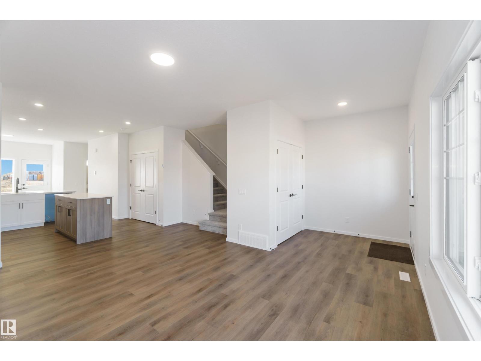 1239 Cristall Wy Sw, Edmonton, Alberta  T6W 5T1 - Photo 4 - E4459102