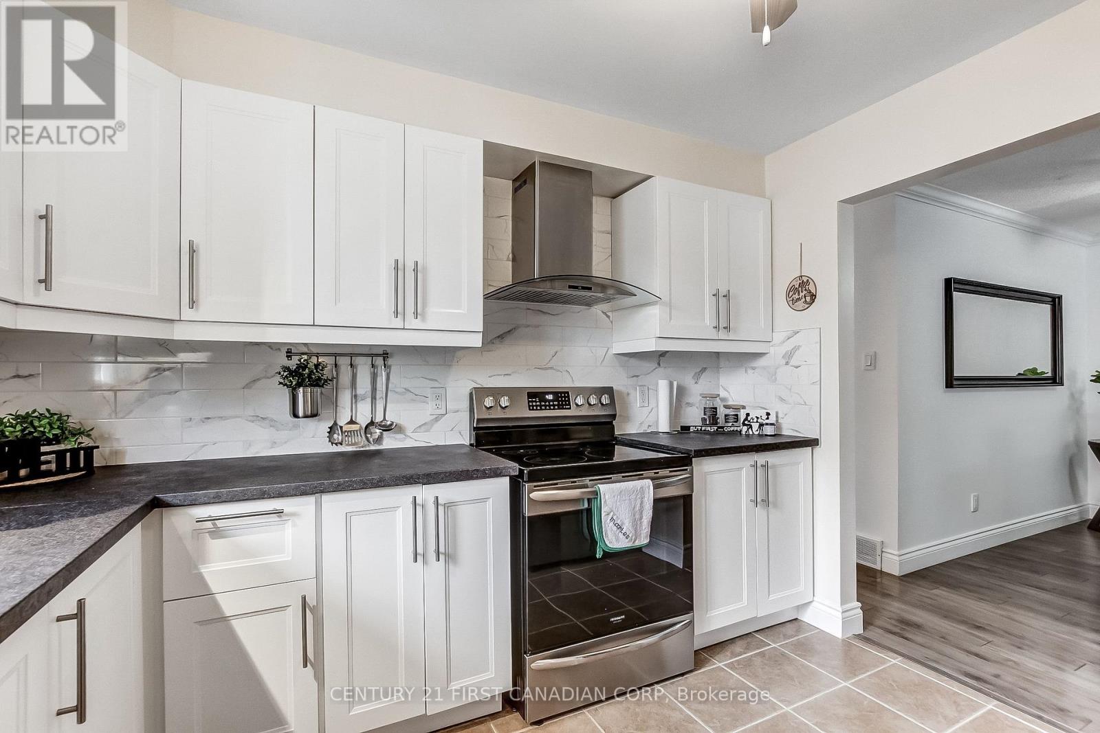 164 Clara Crescent, London South, Ontario  N6E 3G8 - Photo 10 - X12428436