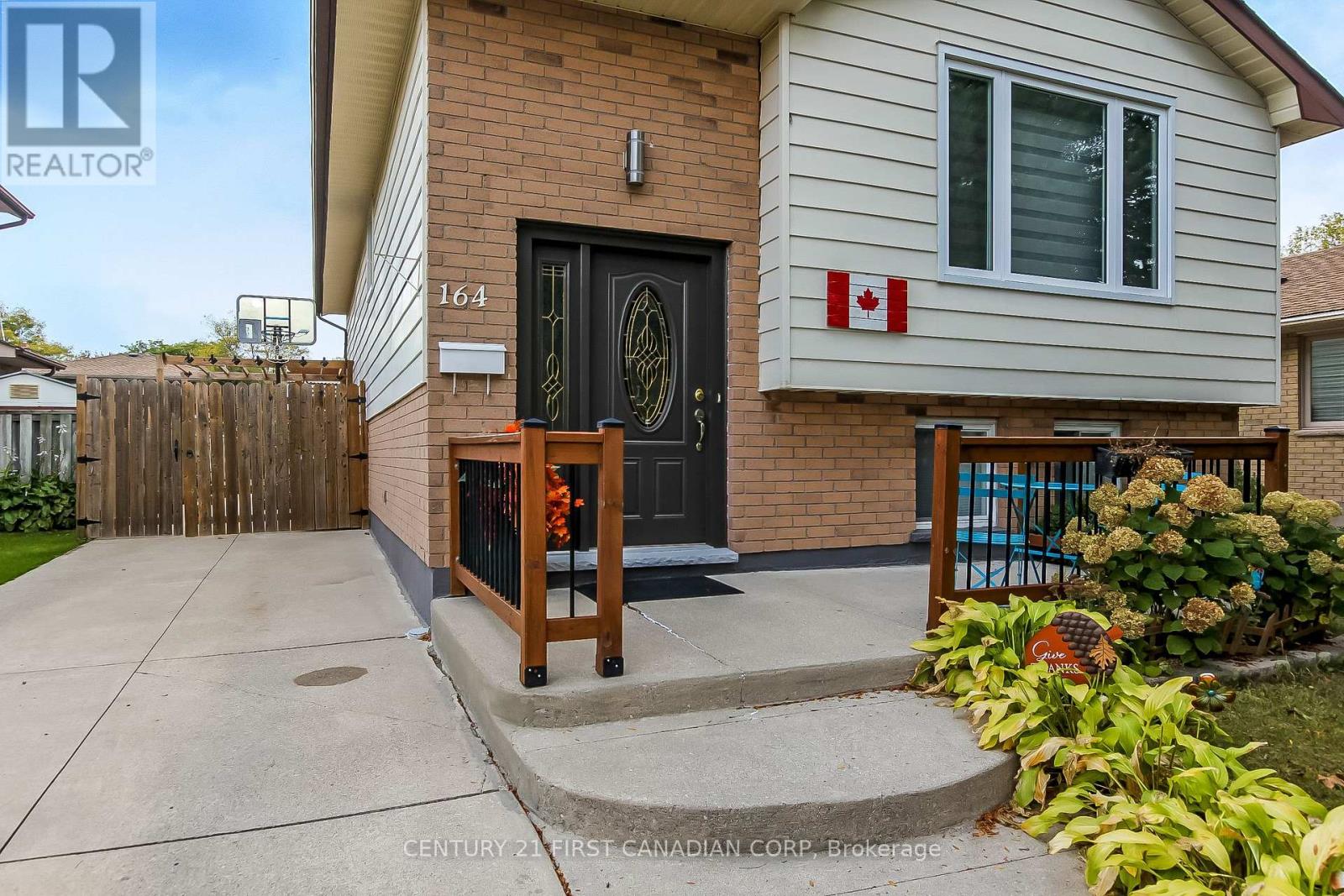 164 Clara Crescent, London South, Ontario  N6E 3G8 - Photo 3 - X12428436