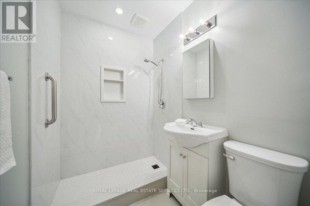 10 Mendip Crescent, Toronto, Ontario  M1P 1Y4 - Photo 11 - E12428384