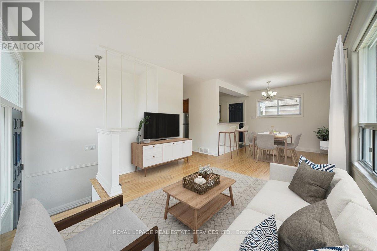 10 Mendip Crescent, Toronto, Ontario  M1P 1Y4 - Photo 4 - E12428384