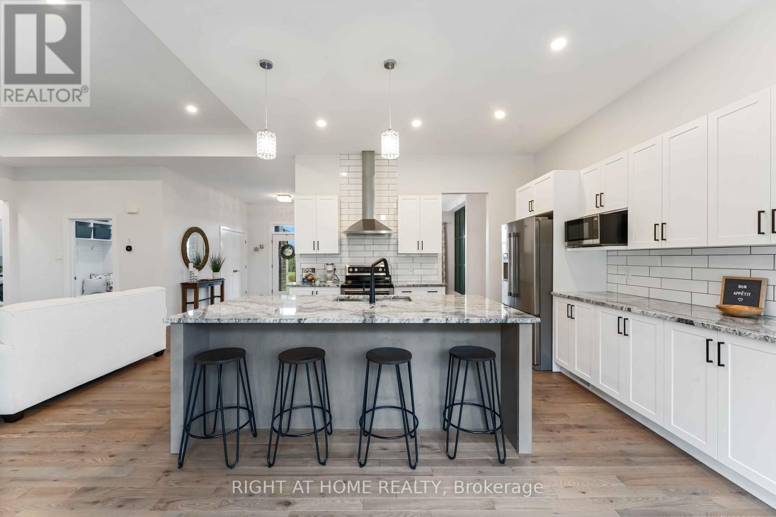 408 Gaelic Glen Ridge, Ottawa, Ontario  K0A 1B0 - Photo 9 - X12428485