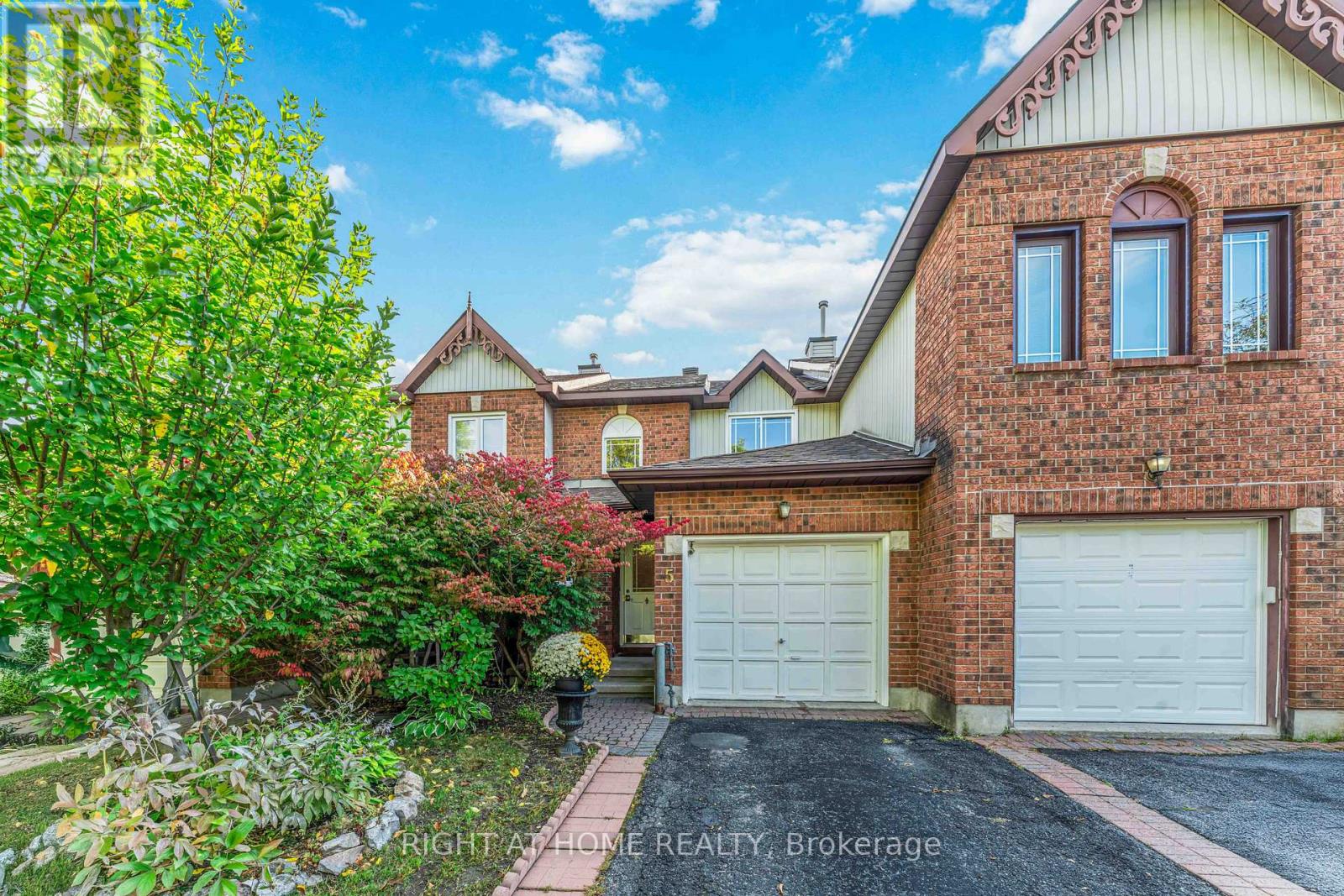 5 HARRINGTON COURT, Ottawa, Ontario