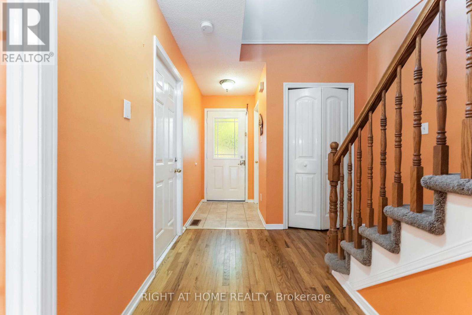 5 Harrington Court, Ottawa, Ontario  K2K 2S7 - Photo 4 - X12428486