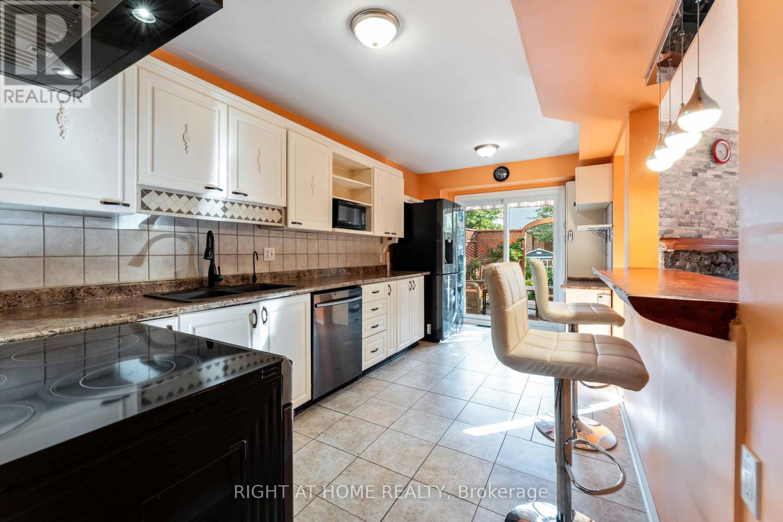 5 Harrington Court, Ottawa, Ontario  K2K 2S7 - Photo 7 - X12428486