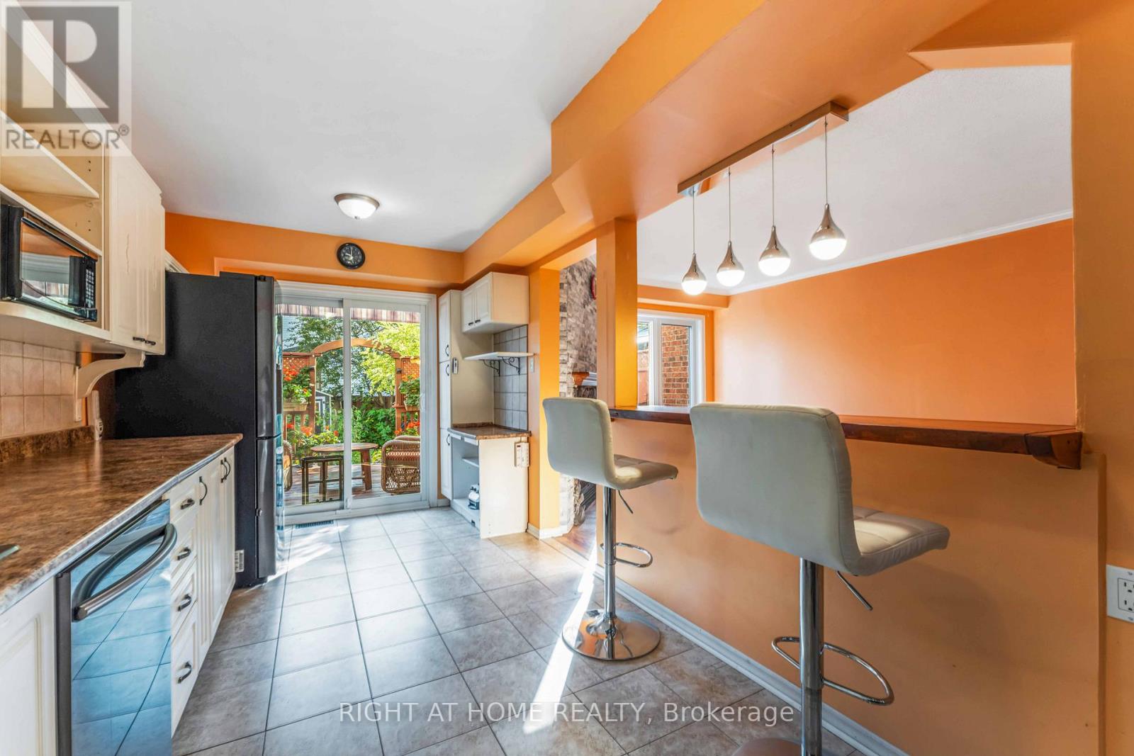 5 Harrington Court, Ottawa, Ontario  K2K 2S7 - Photo 8 - X12428486