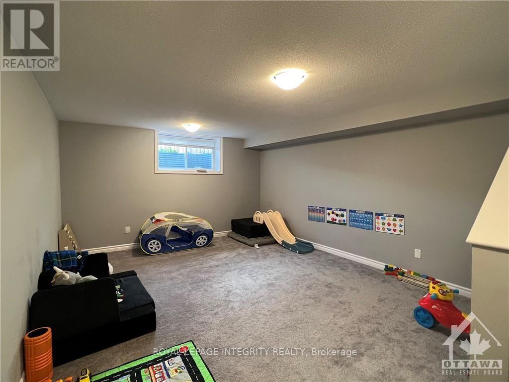 153 Bandelier Way, Ottawa, Ontario  K2S 2J6 - Photo 15 - X12428539