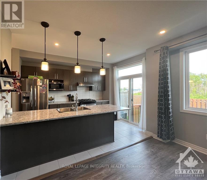 153 Bandelier Way, Ottawa, Ontario  K2S 2J6 - Photo 5 - X12428539