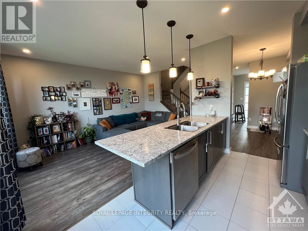 153 Bandelier Way, Ottawa, Ontario  K2S 2J6 - Photo 6 - X12428539