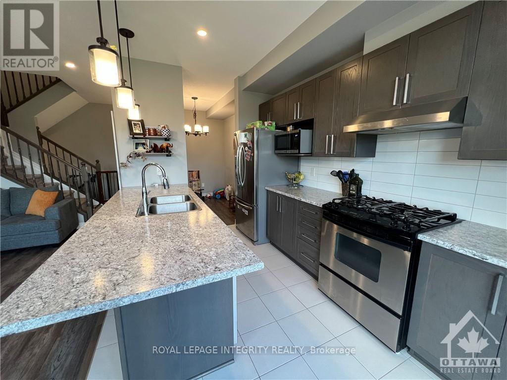 153 Bandelier Way, Ottawa, Ontario  K2S 2J6 - Photo 7 - X12428539