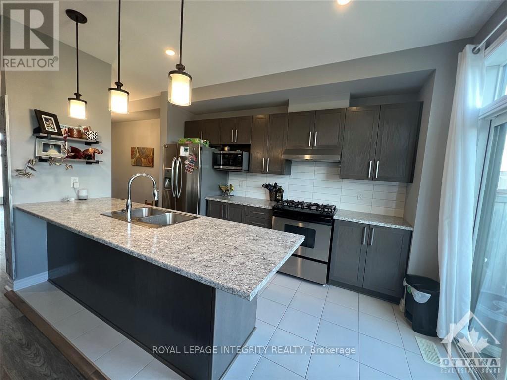153 Bandelier Way, Ottawa, Ontario  K2S 2J6 - Photo 8 - X12428539