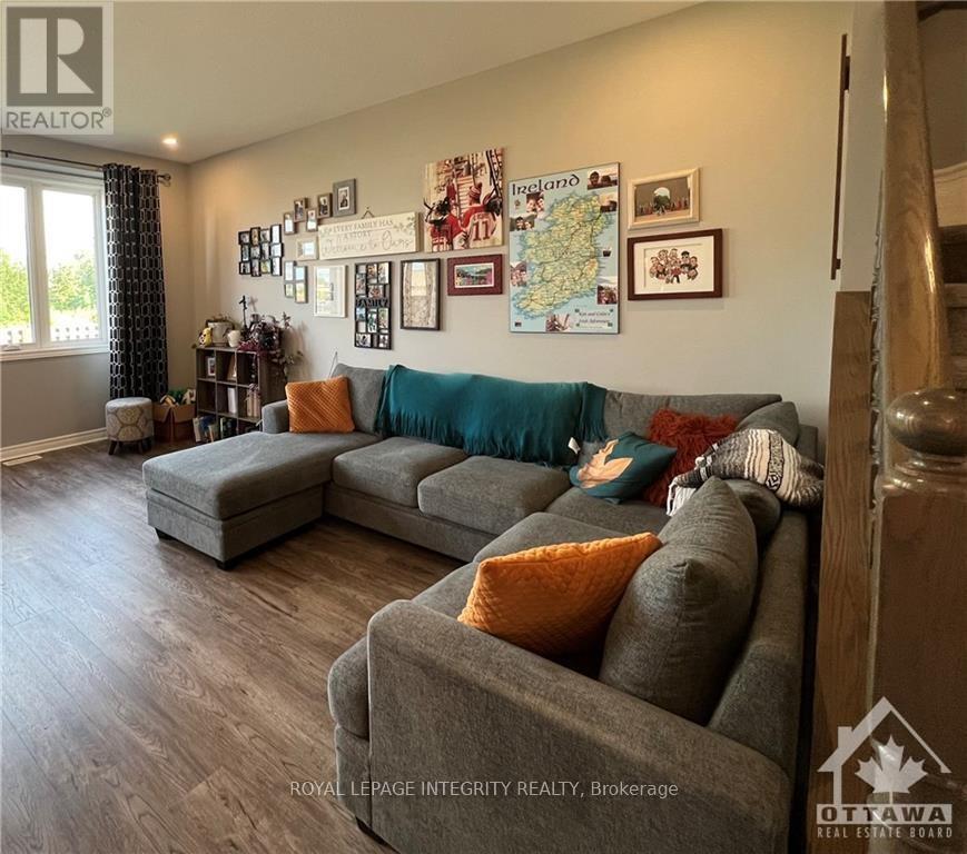 153 Bandelier Way, Ottawa, Ontario  K2S 2J6 - Photo 9 - X12428539