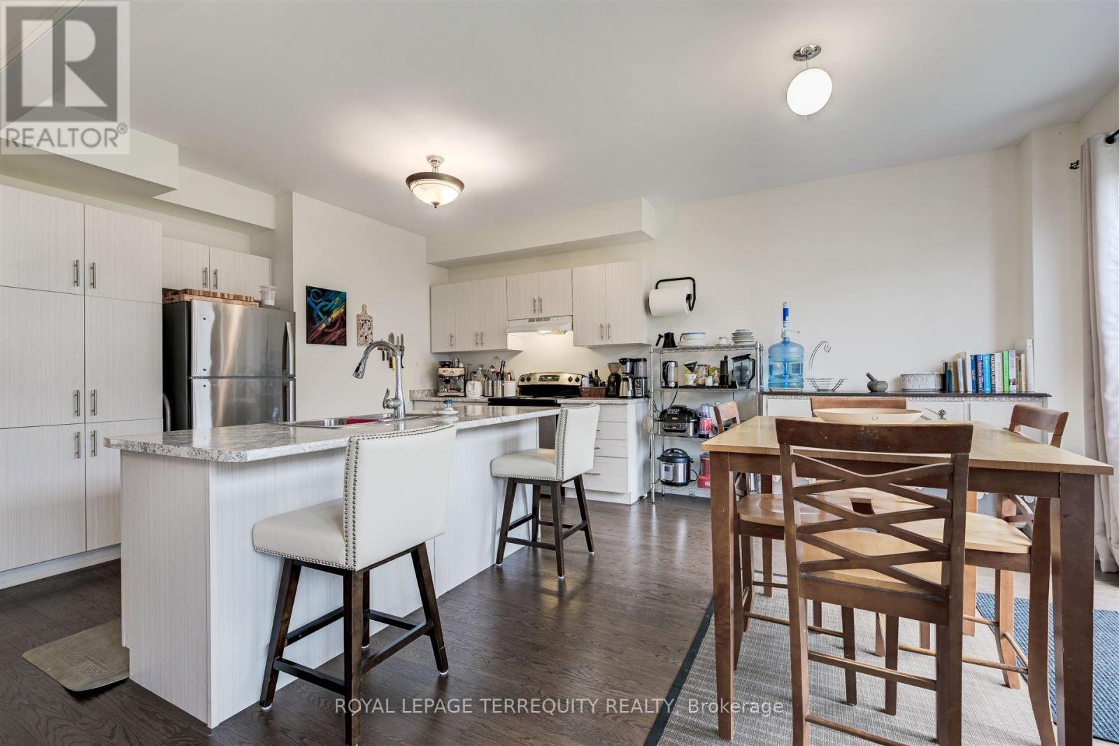 137 East Shore Drive, Clarington, Ontario  L1C 1Z8 - Photo 13 - E12428122