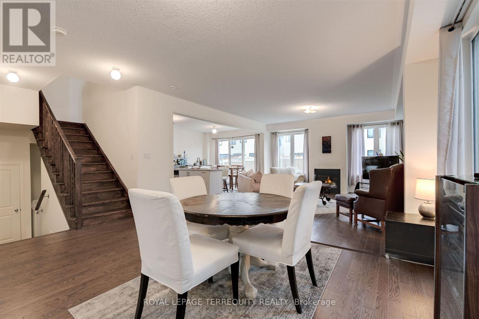 137 East Shore Drive, Clarington, Ontario  L1C 1Z8 - Photo 12 - E12428122