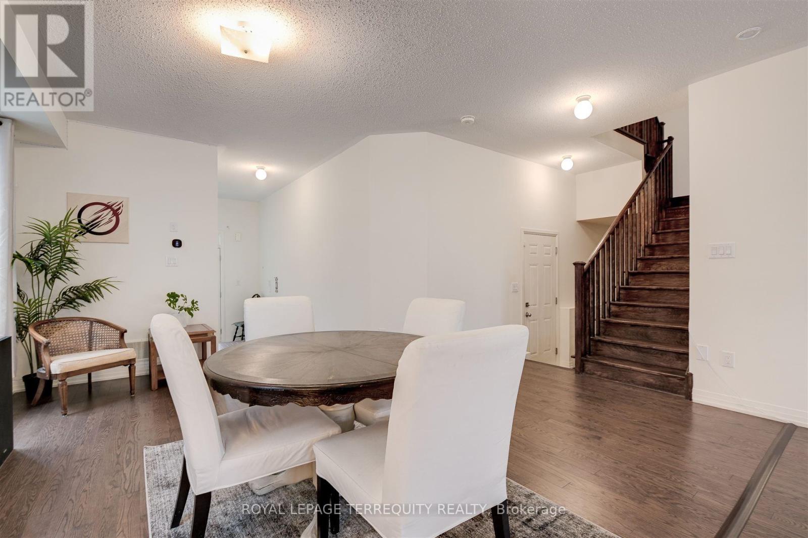 137 East Shore Drive, Clarington, Ontario  L1C 1Z8 - Photo 11 - E12428122