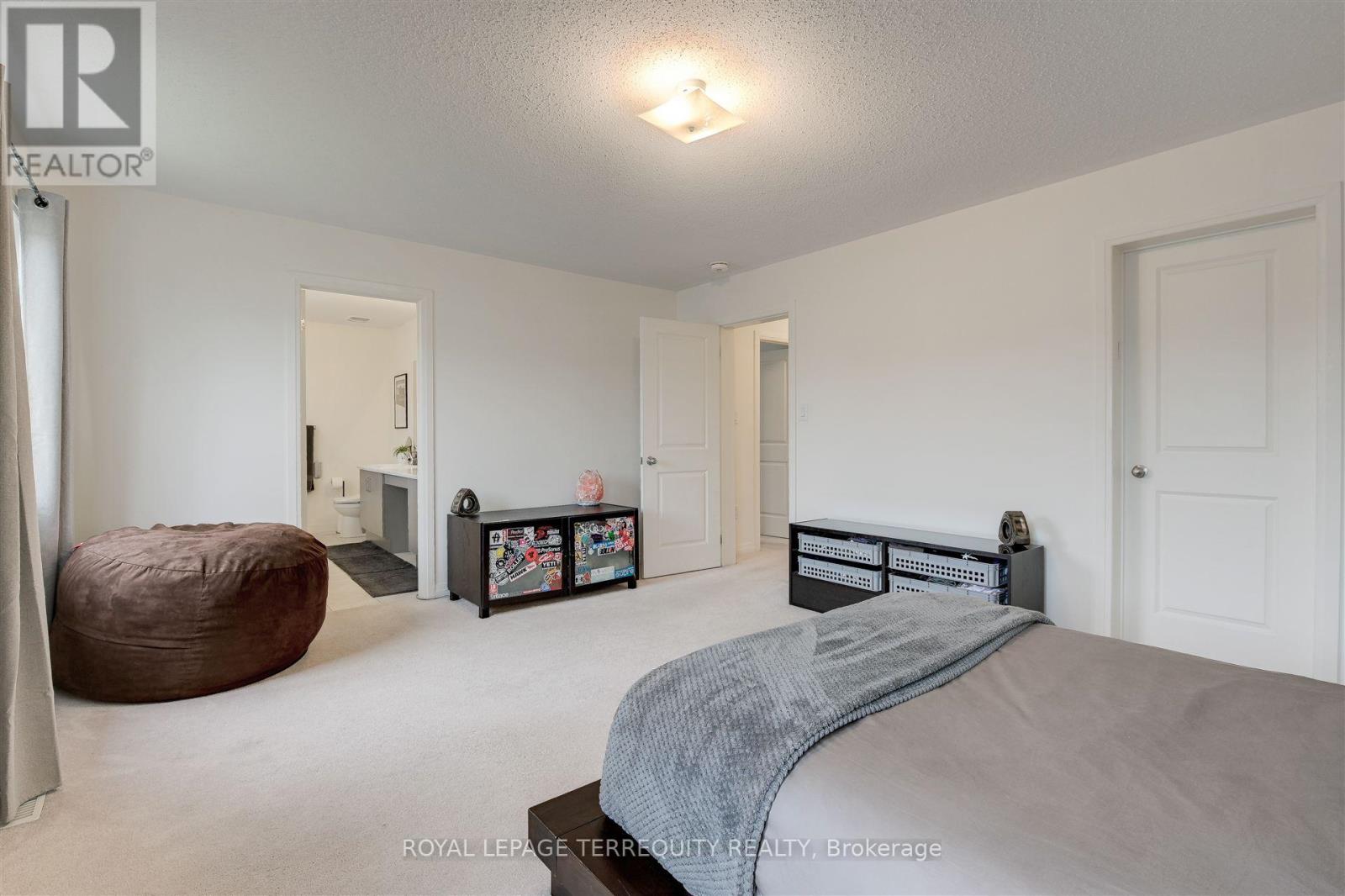 137 East Shore Drive, Clarington, Ontario  L1C 1Z8 - Photo 24 - E12428122