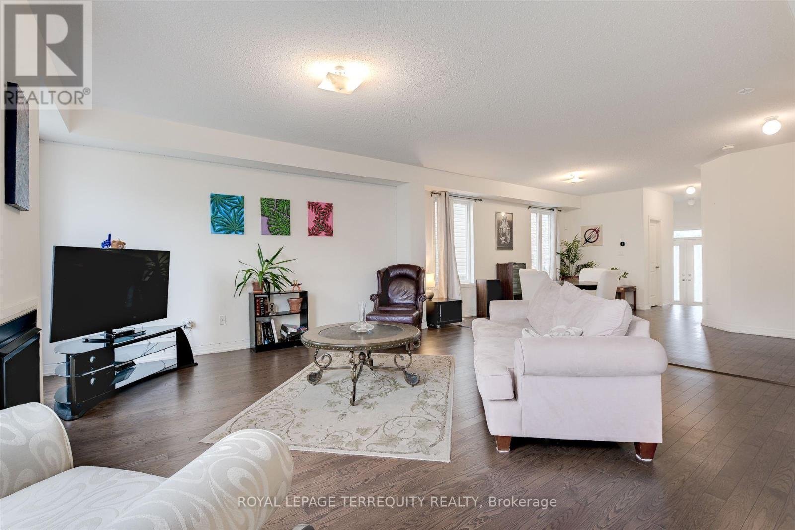 137 East Shore Drive, Clarington, Ontario  L1C 1Z8 - Photo 7 - E12428122