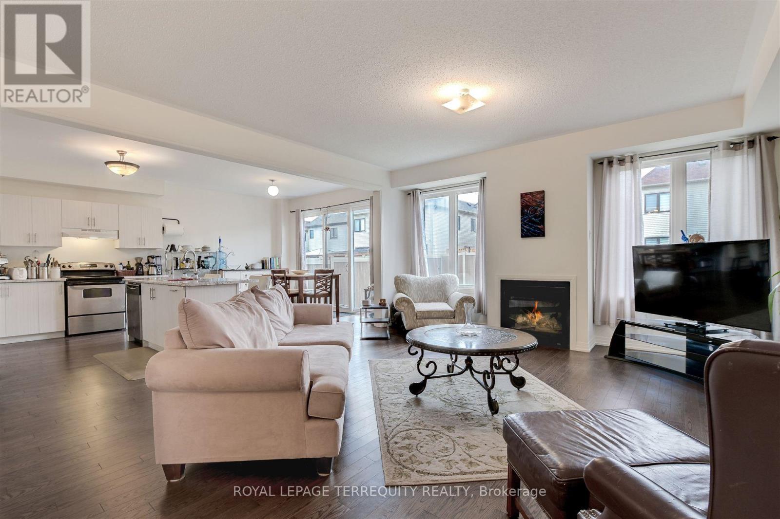137 East Shore Drive, Clarington, Ontario  L1C 1Z8 - Photo 6 - E12428122