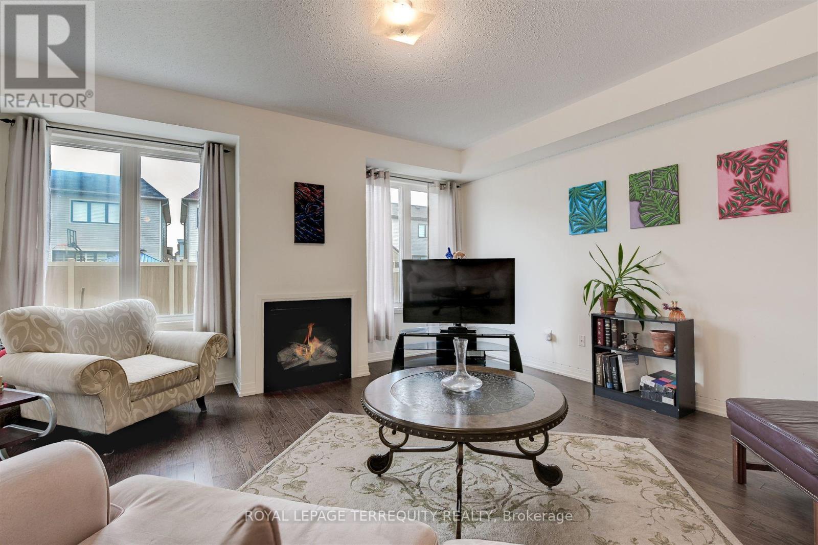 137 East Shore Drive, Clarington, Ontario  L1C 1Z8 - Photo 9 - E12428122