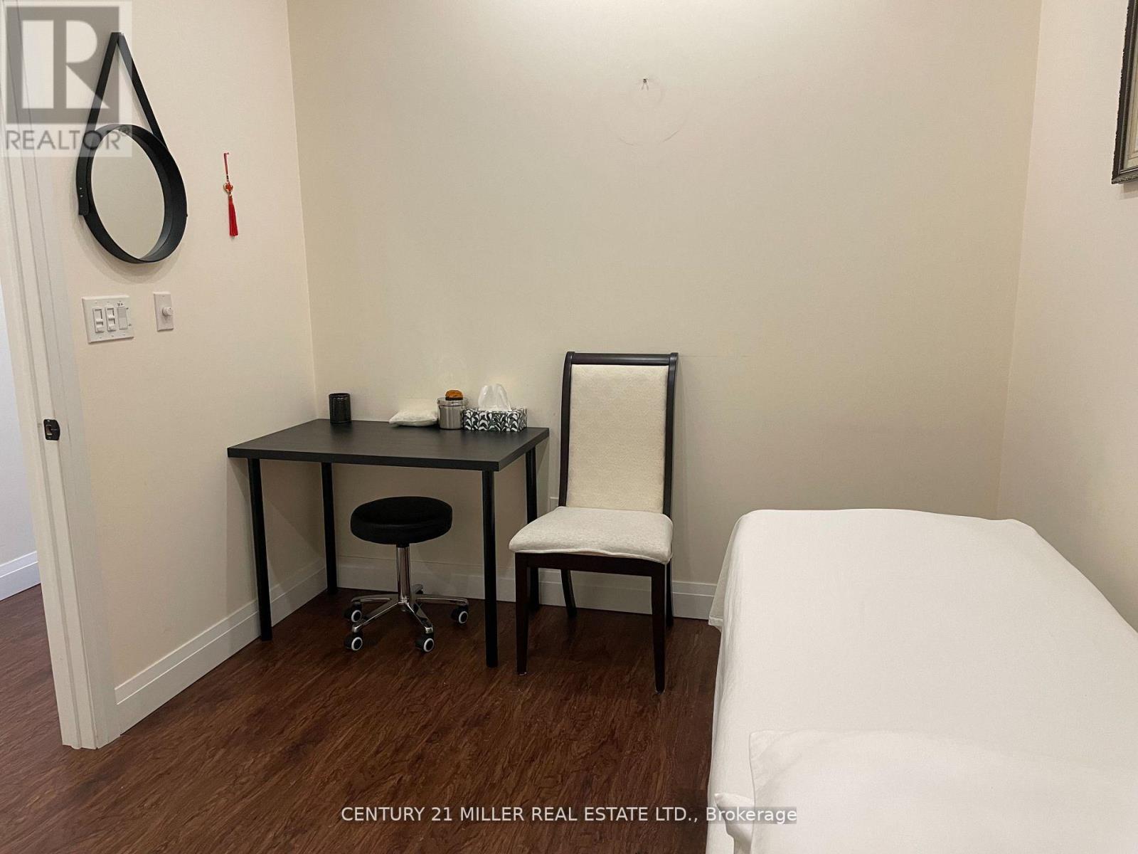 10 - 225 Speers Road, Oakville, Ontario  L6K 2E9 - Photo 13 - W12425502