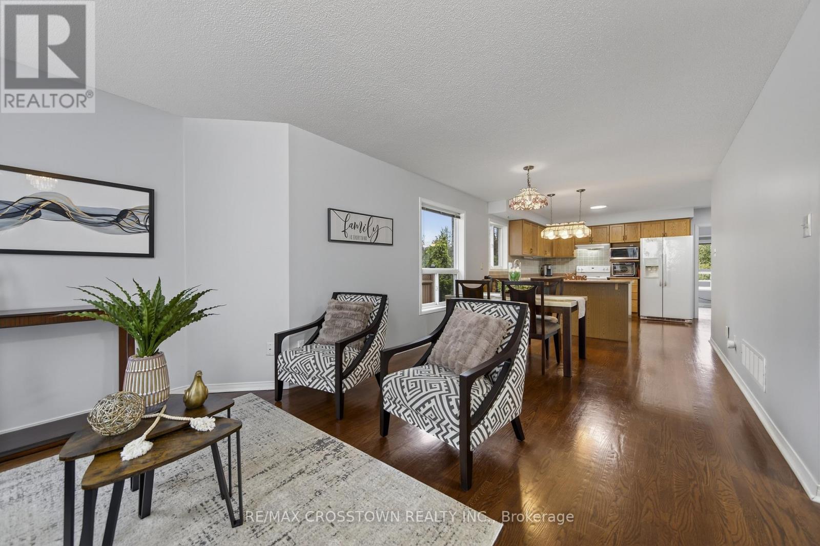 1258 Vincent Crescent, Innisfil, Ontario  L9S 1Z6 - Photo 4 - N12428389