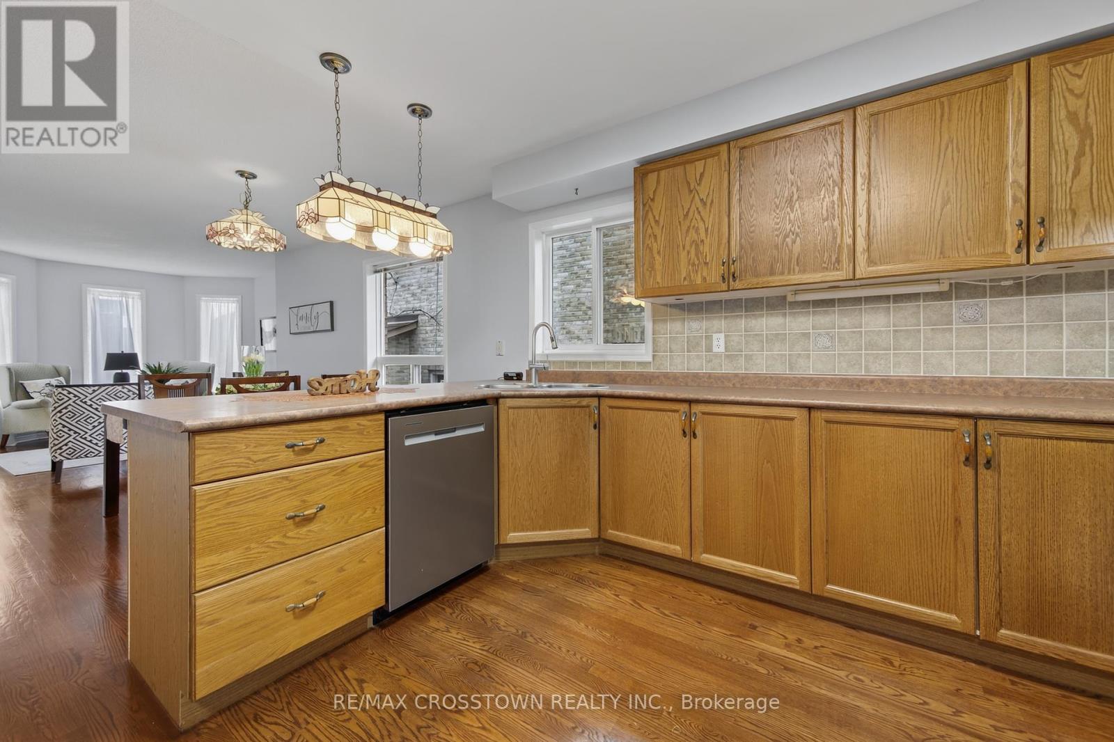 1258 Vincent Crescent, Innisfil, Ontario  L9S 1Z6 - Photo 7 - N12428389