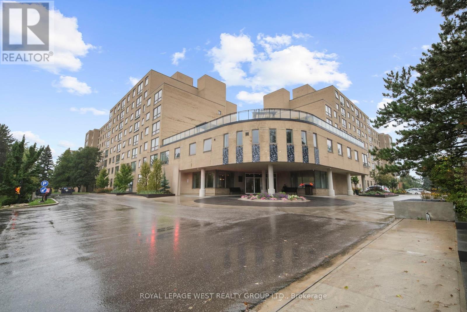 805 - 326 Major Mackenzie Drive E, Richmond Hill, Ontario  L4C 8T4 - Photo 2 - N12428391