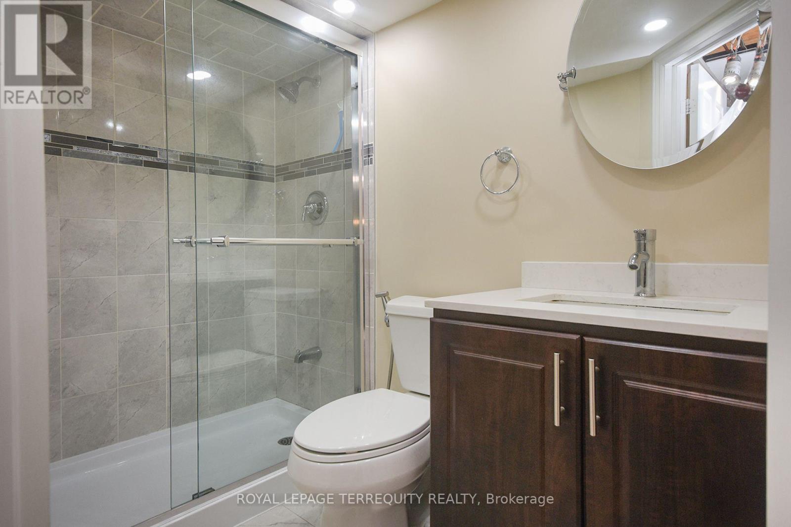 902 Ledbury Crescent, Mississauga, Ontario  L5V 2P8 - Photo 26 - W12361600