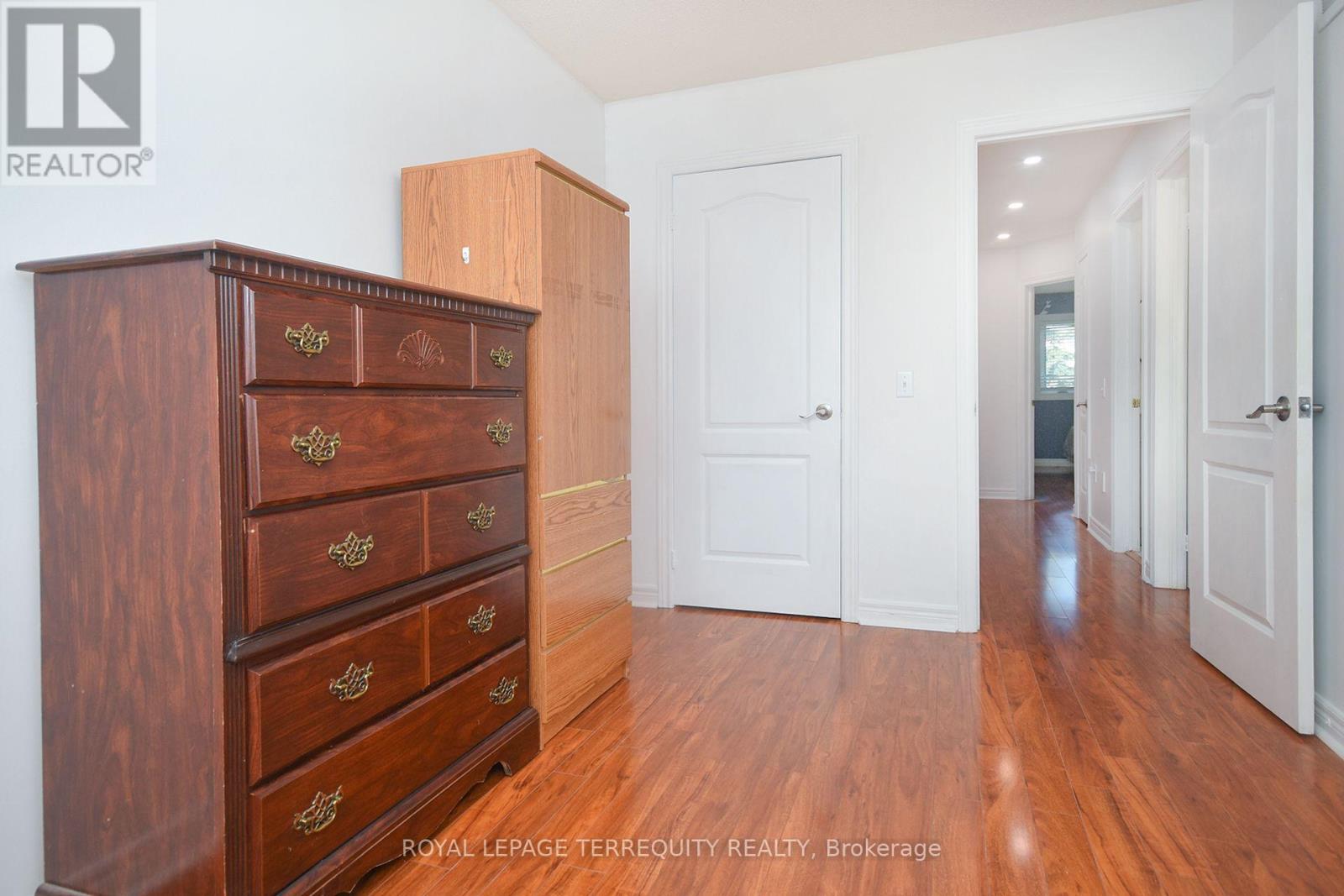 902 Ledbury Crescent, Mississauga, Ontario  L5V 2P8 - Photo 22 - W12361600