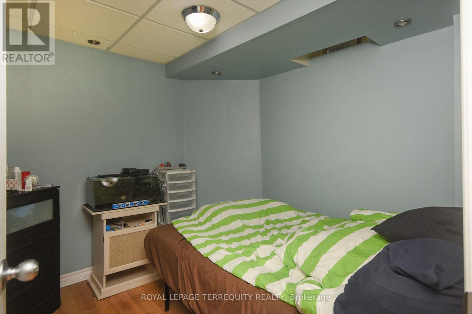 902 Ledbury Crescent, Mississauga, Ontario  L5V 2P8 - Photo 27 - W12361600