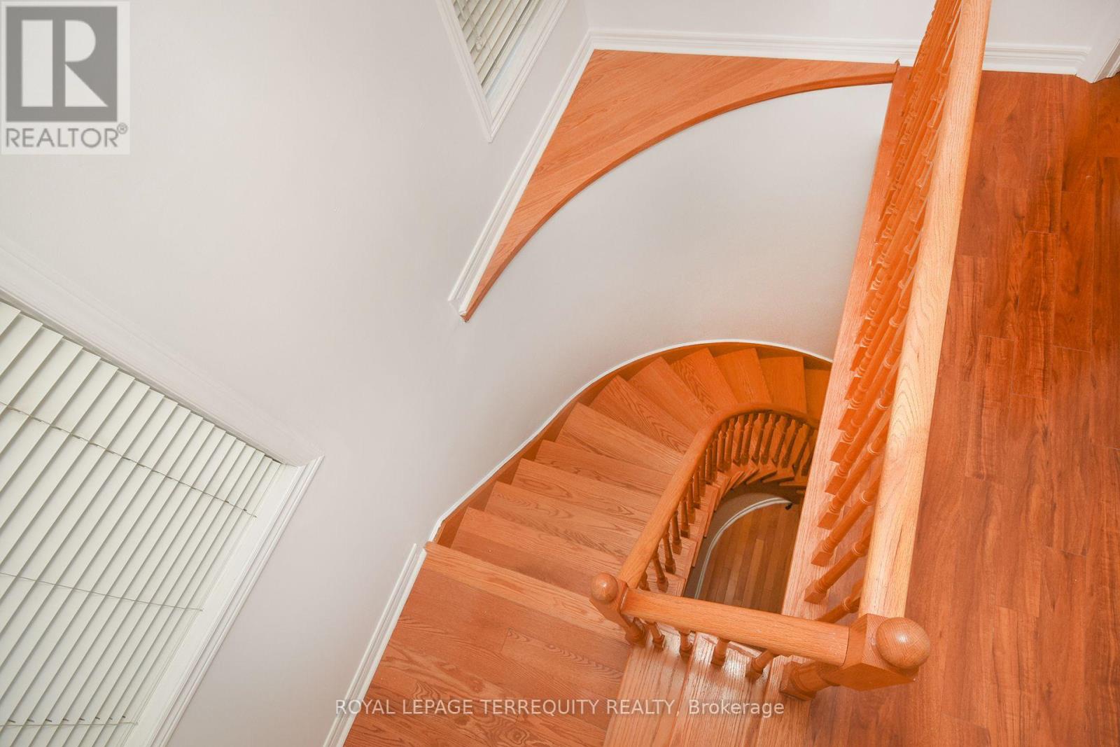 902 Ledbury Crescent, Mississauga, Ontario  L5V 2P8 - Photo 15 - W12361600