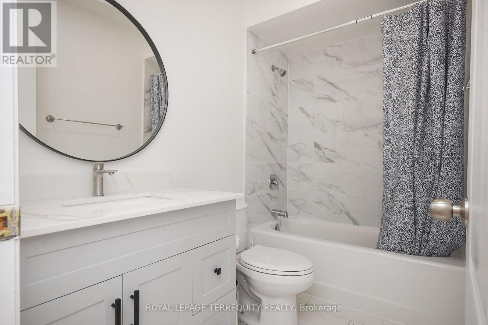 902 Ledbury Crescent, Mississauga, Ontario  L5V 2P8 - Photo 24 - W12361600
