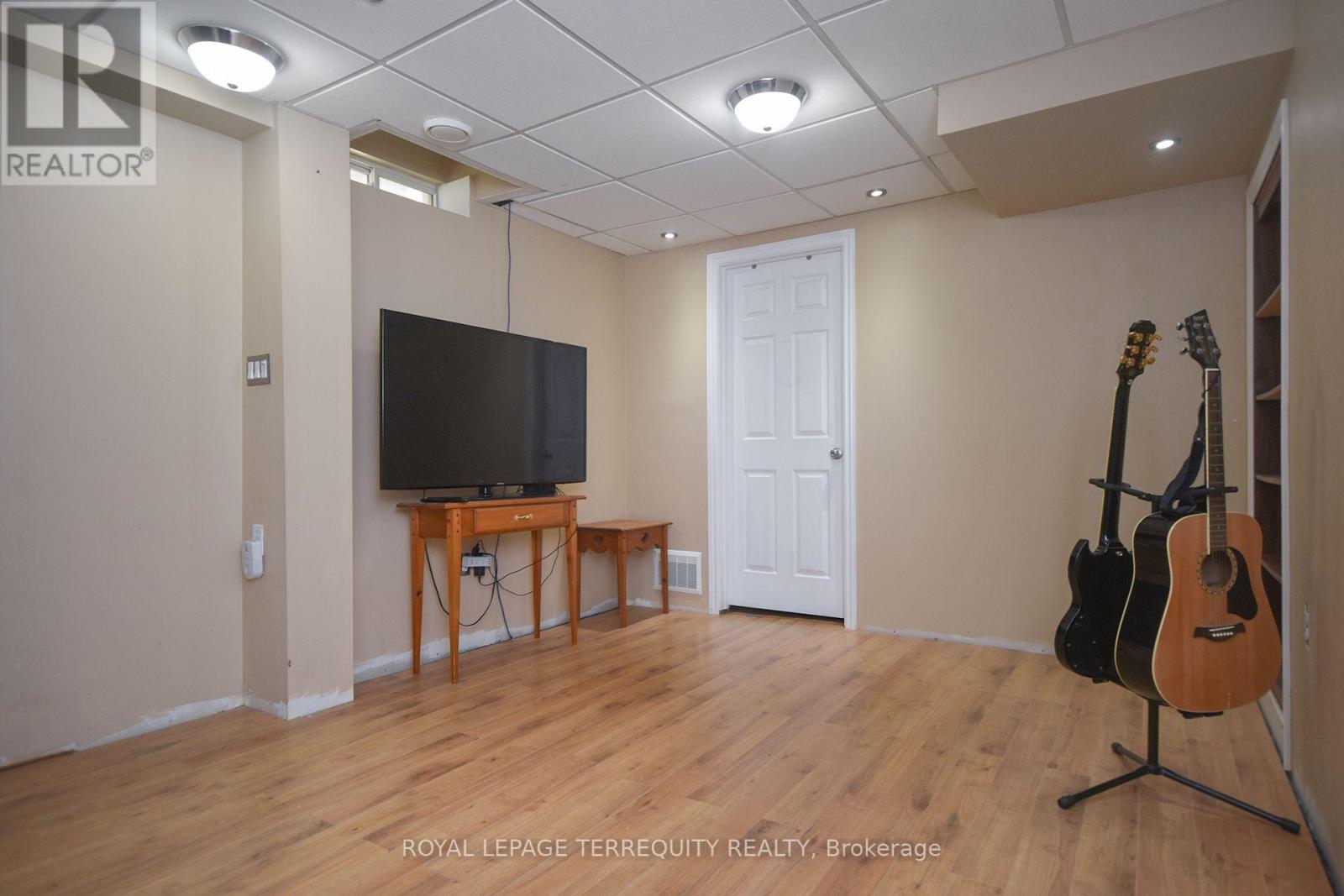 902 Ledbury Crescent, Mississauga, Ontario  L5V 2P8 - Photo 25 - W12361600