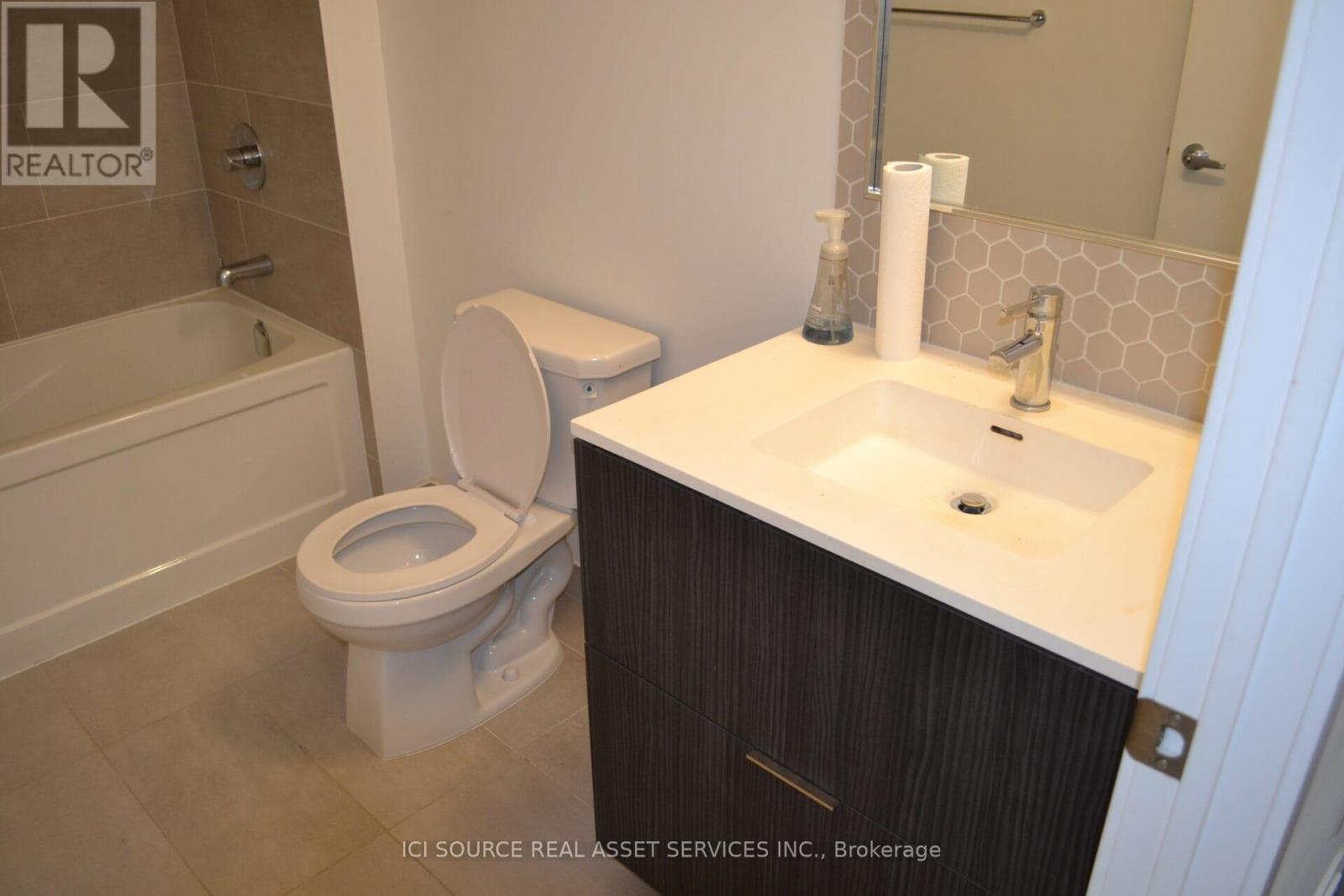 1007 - 2520 Eglinton Avenue W, Mississauga, Ontario  L5M 0Y4 - Photo 7 - W12421896