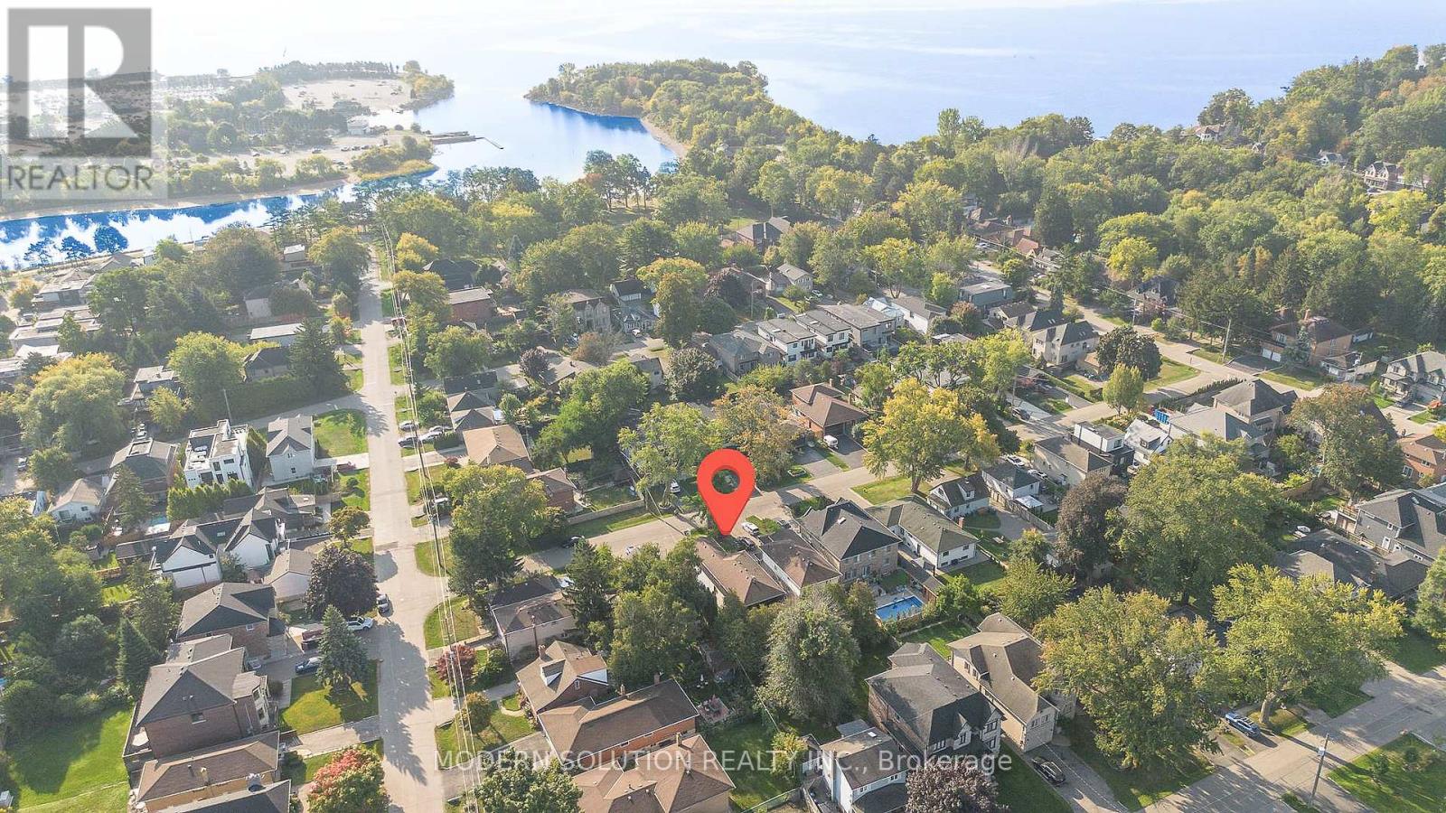 617 Curzon Avenue, Mississauga, Ontario  L5G 1P8 - Photo 2 - W12417149