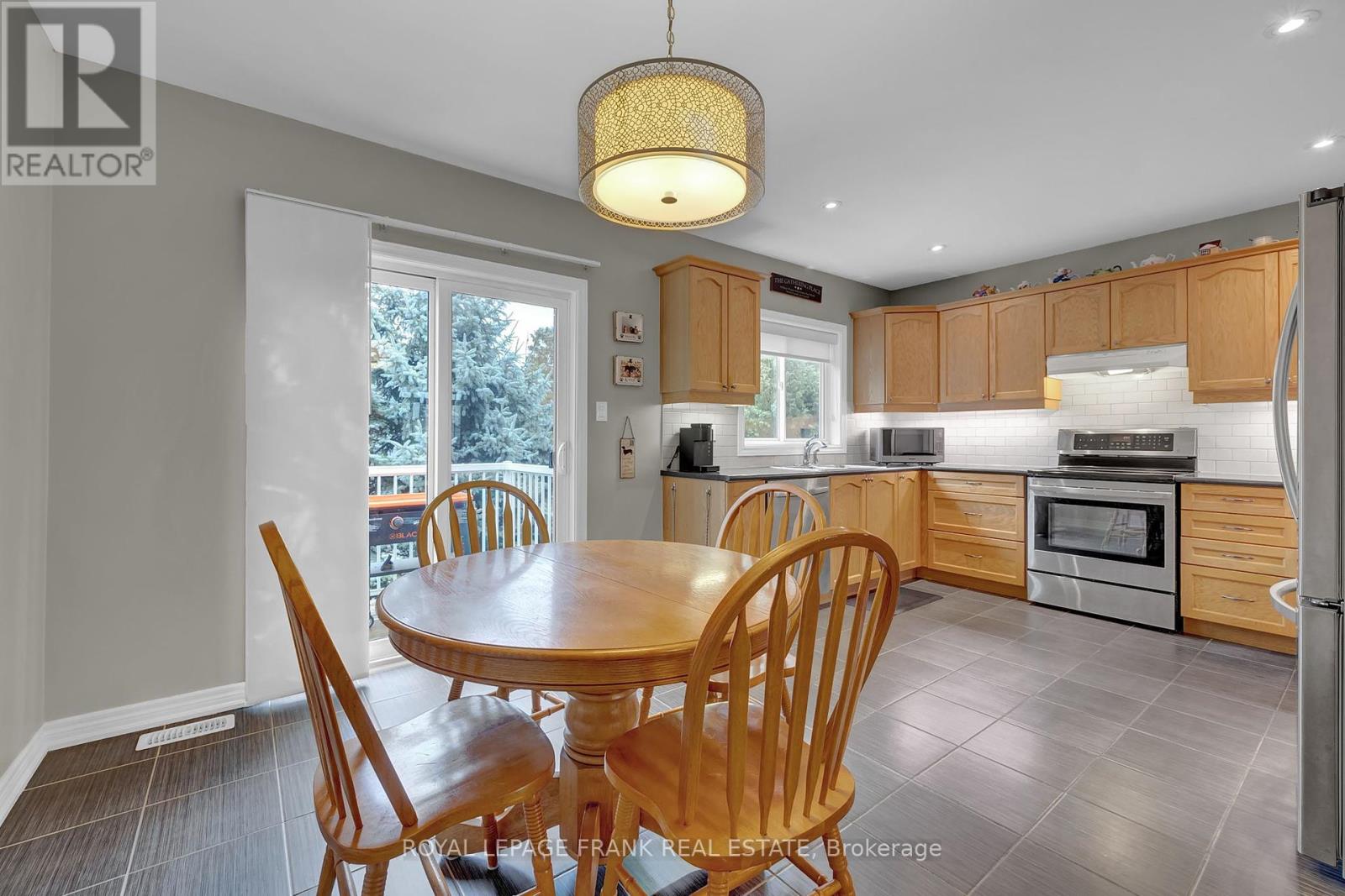 100 White Drive, Port Hope, Ontario  L1A 0B6 - Photo 6 - X12428479