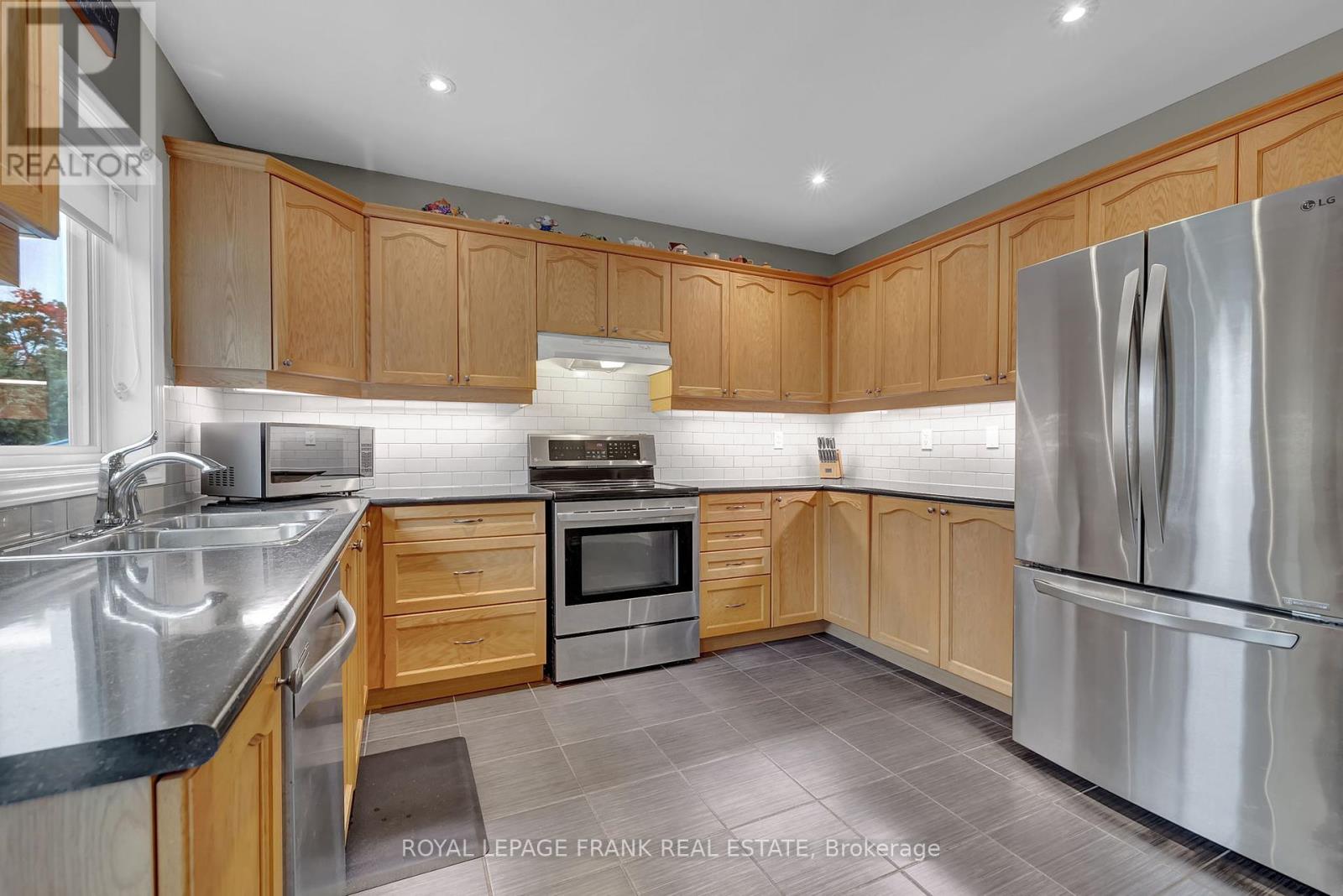 100 White Drive, Port Hope, Ontario  L1A 0B6 - Photo 7 - X12428479