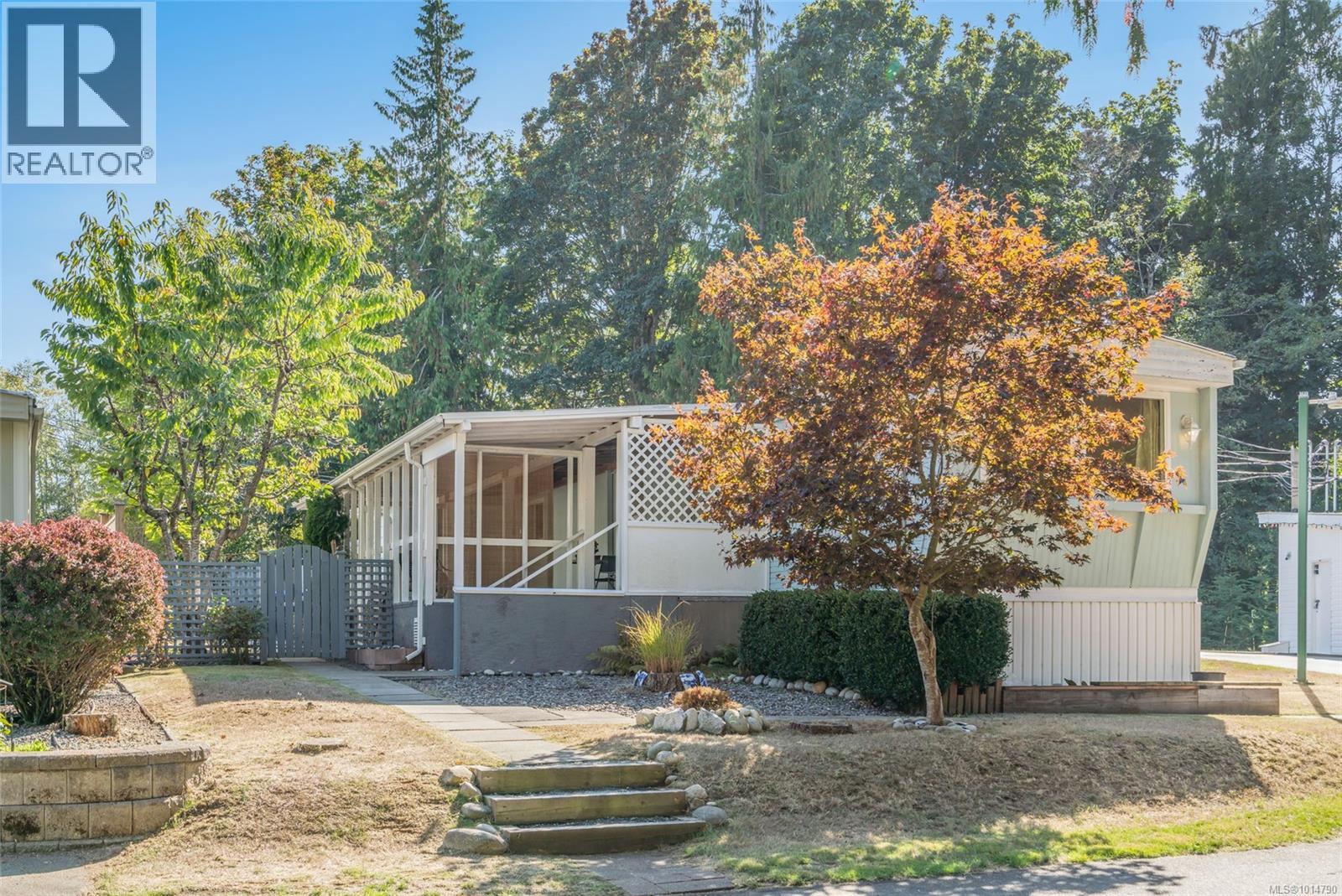16 575 Arbutus St, Qualicum Beach, British Columbia