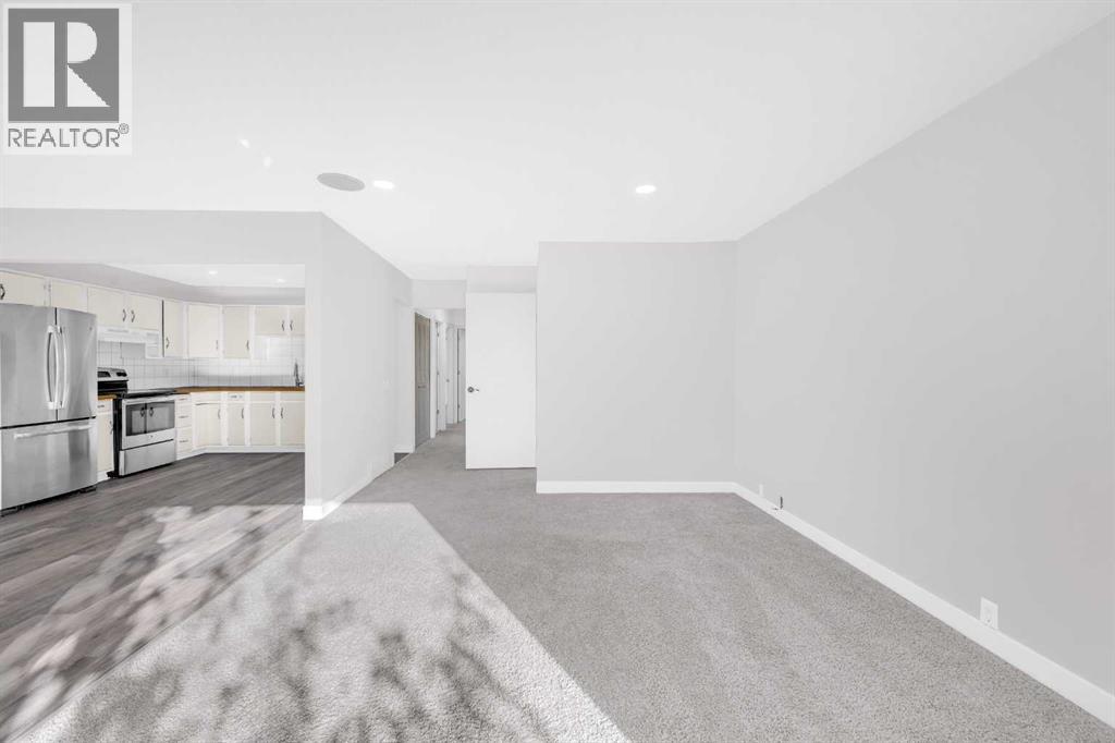 325 Woodvale Crescent Sw, Calgary, Alberta  T3W 3L3 - Photo 3 - A2260226