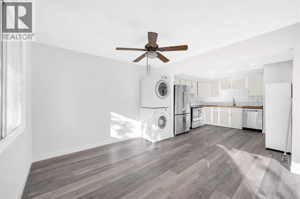 325 Woodvale Crescent Sw, Calgary, Alberta  T3W 3L3 - Photo 4 - A2260226