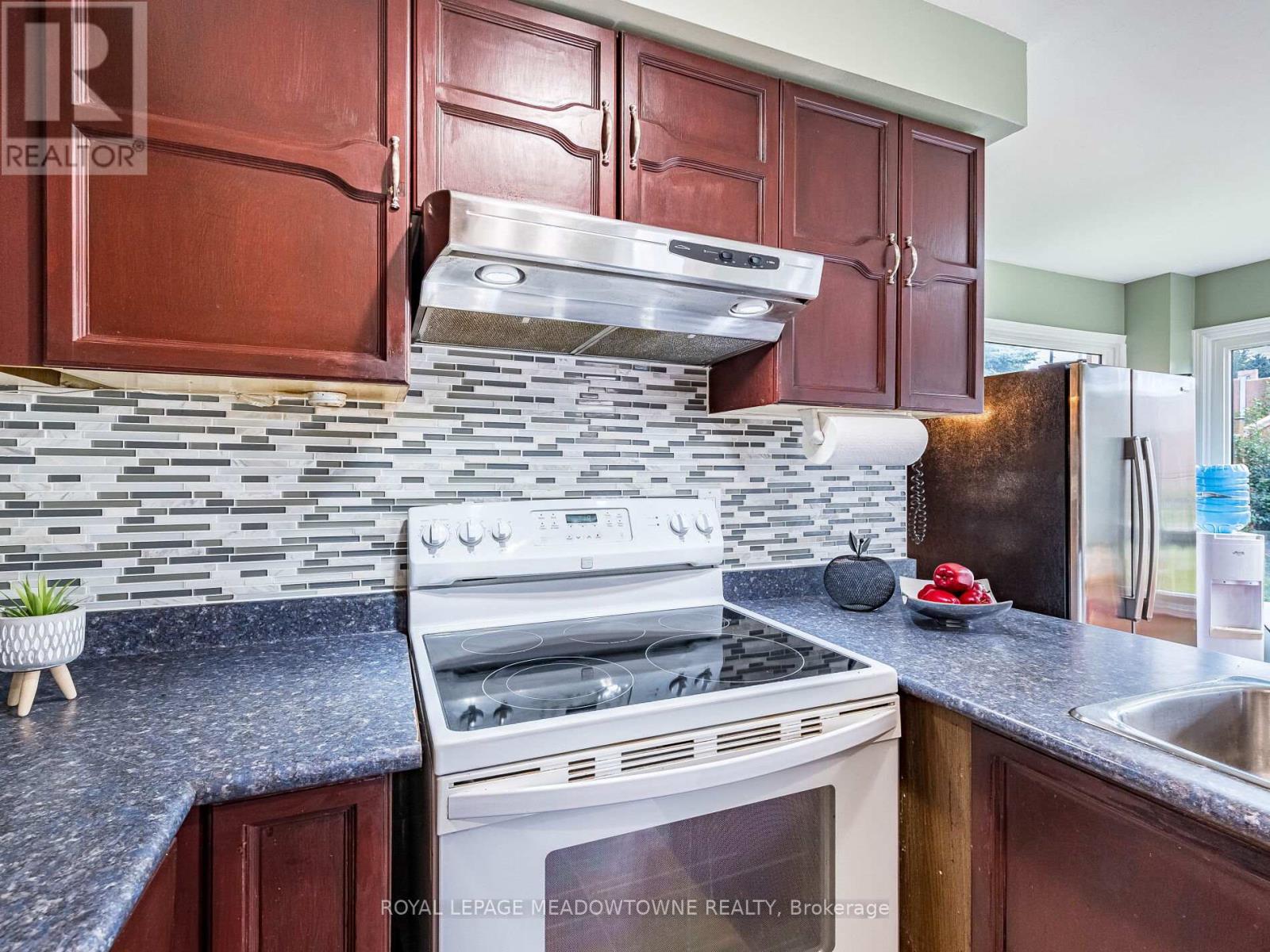 40 Lord Simcoe Drive, Brampton, Ontario  L6S 5H3 - Photo 20 - W12428351