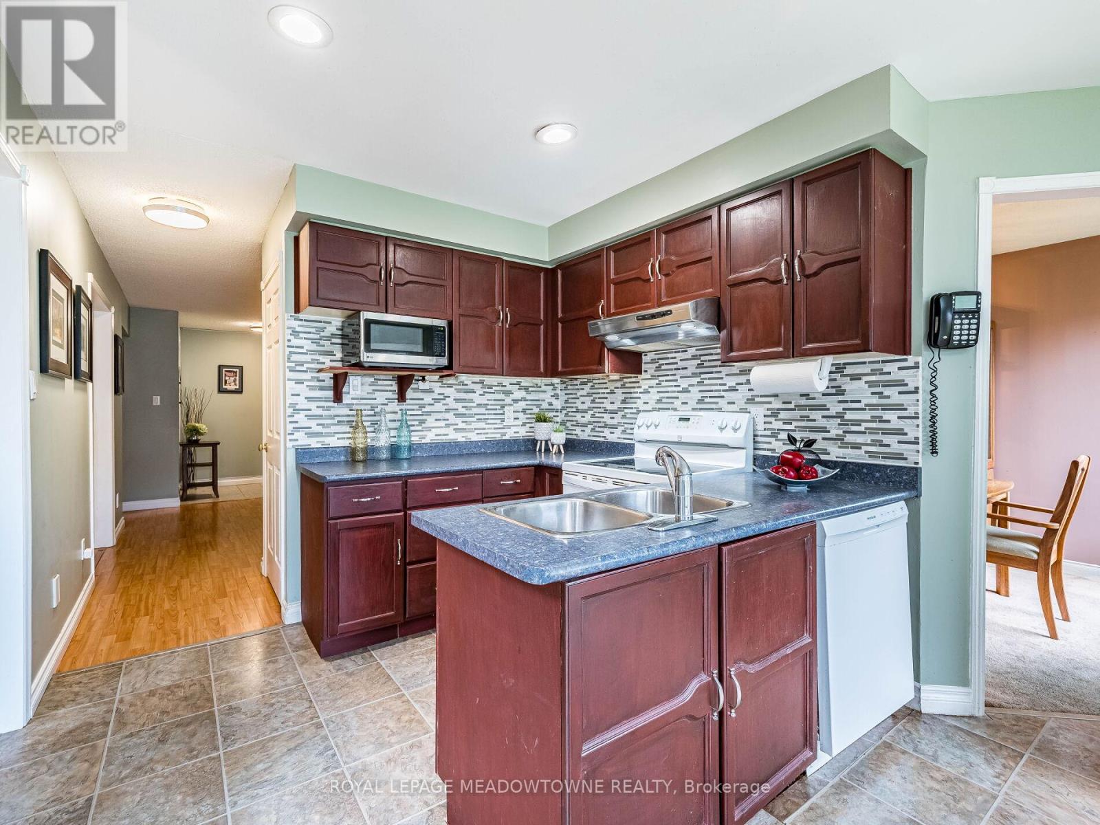 40 Lord Simcoe Drive, Brampton, Ontario  L6S 5H3 - Photo 21 - W12428351