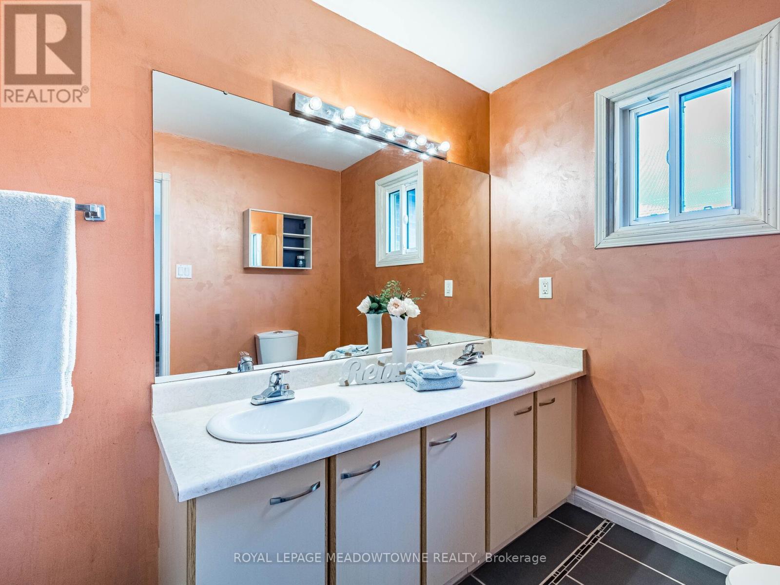 40 Lord Simcoe Drive, Brampton, Ontario  L6S 5H3 - Photo 33 - W12428351