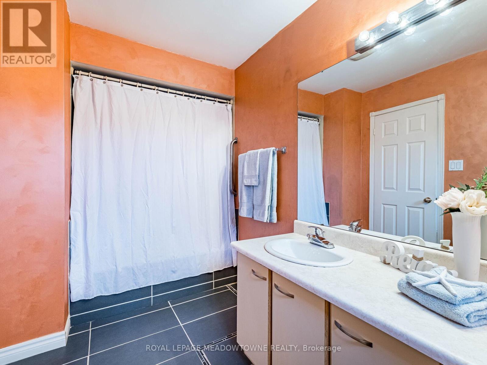 40 Lord Simcoe Drive, Brampton, Ontario  L6S 5H3 - Photo 34 - W12428351