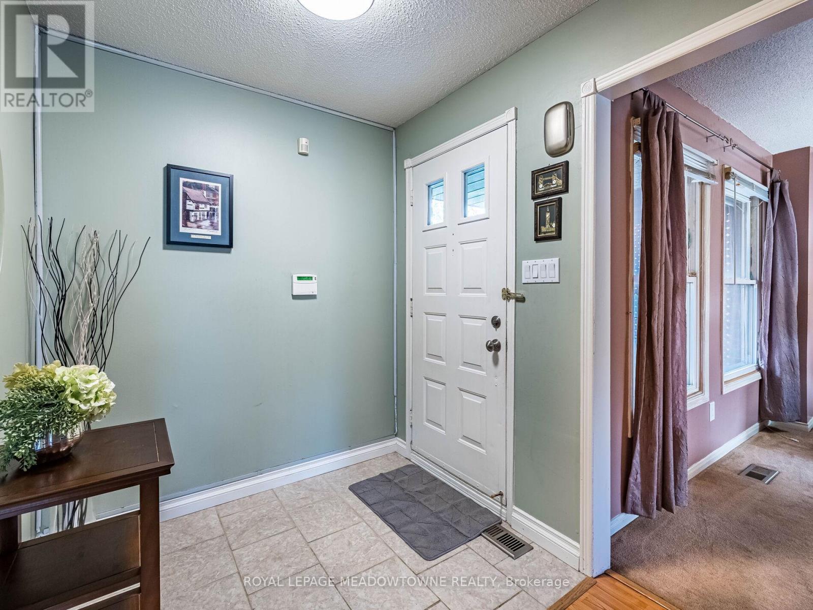 40 Lord Simcoe Drive, Brampton, Ontario  L6S 5H3 - Photo 7 - W12428351