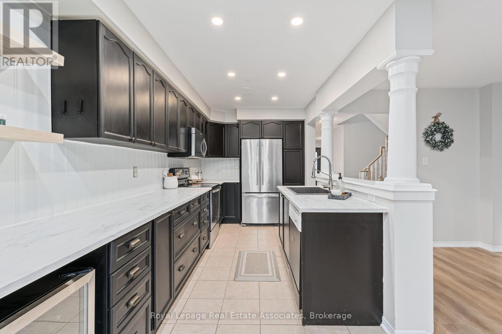 17 Snowberry Crescent, Halton Hills, Ontario  L7G 6M4 - Photo 16 - W12428356