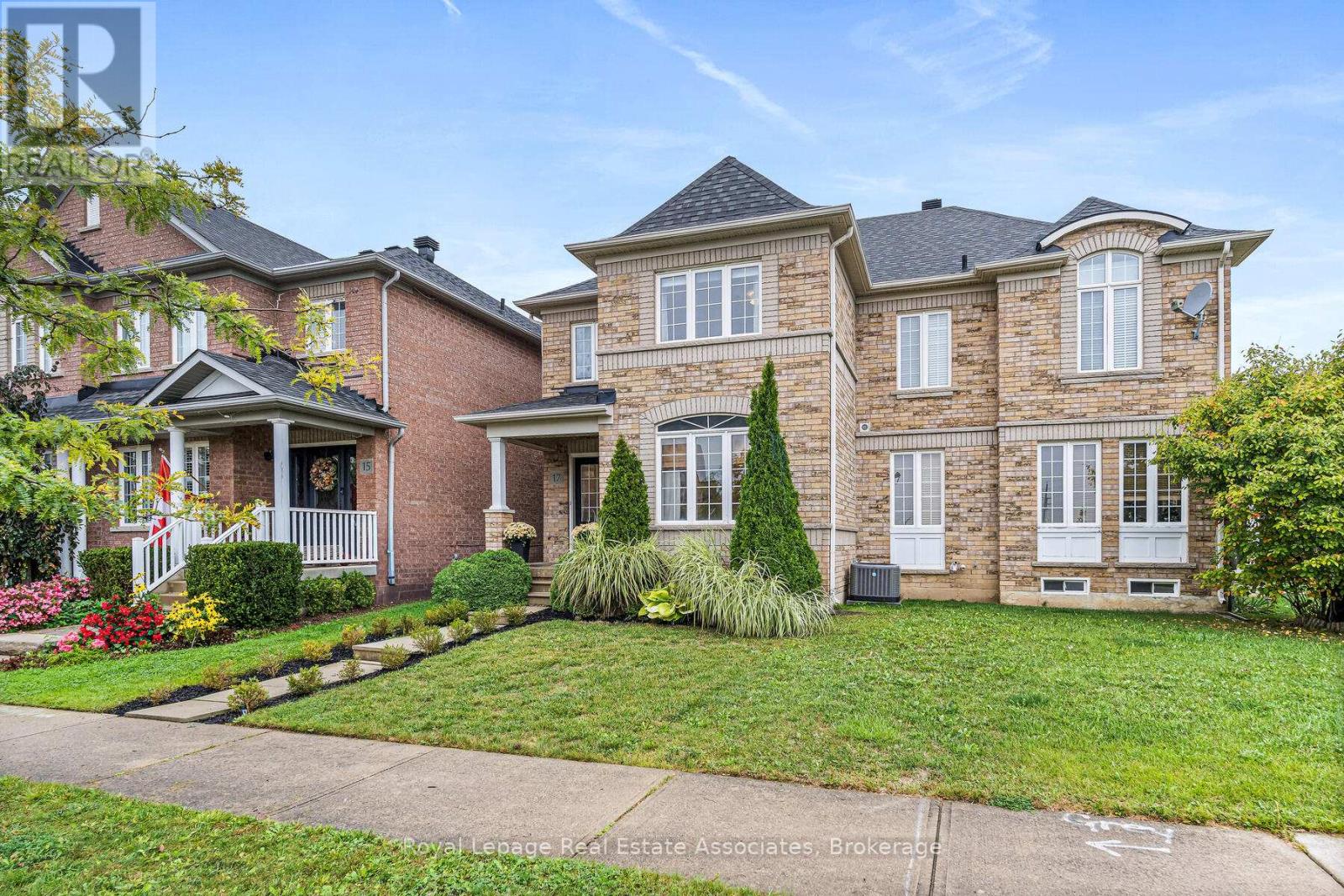 17 Snowberry Crescent, Halton Hills, Ontario  L7G 6M4 - Photo 2 - W12428356