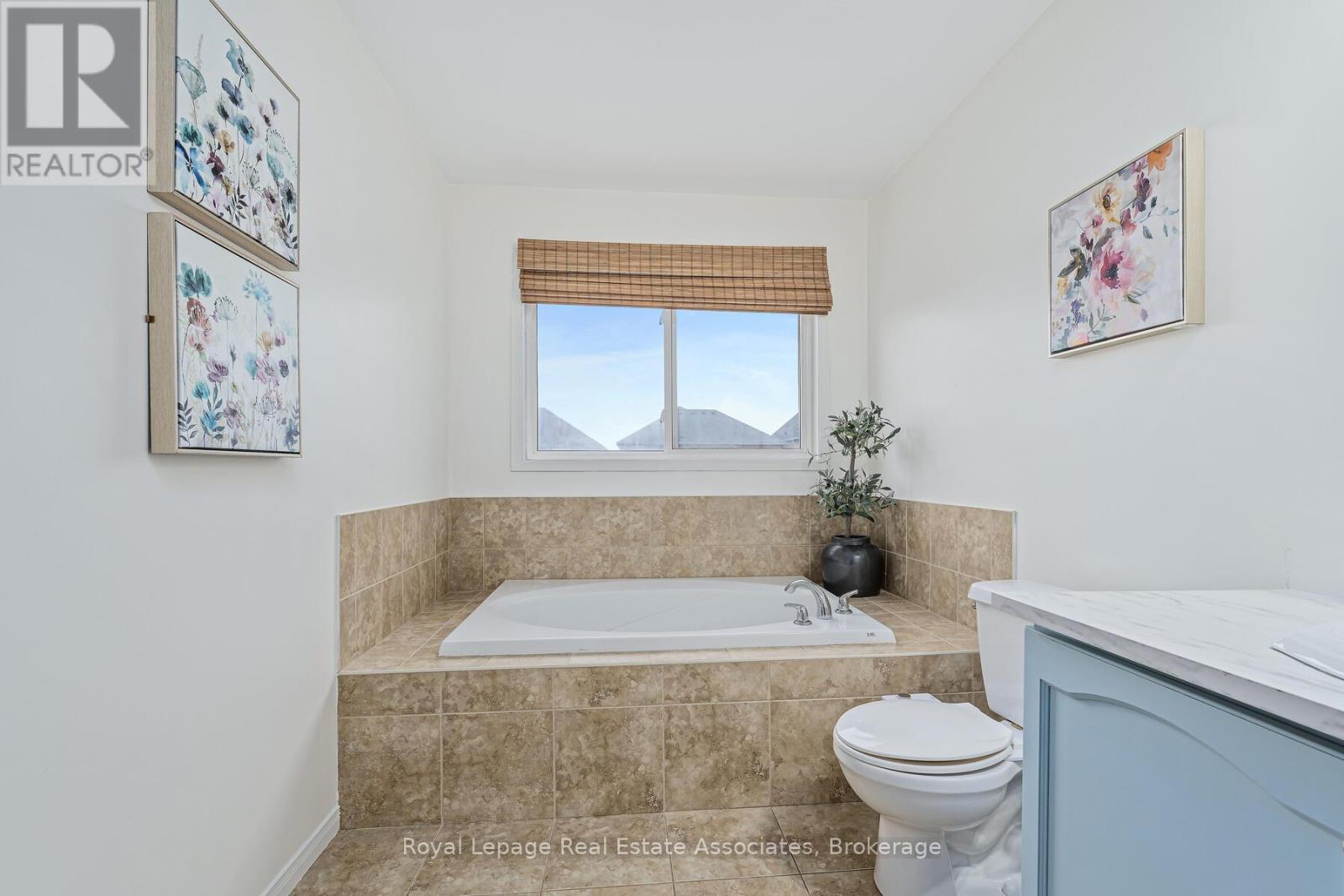17 Snowberry Crescent, Halton Hills, Ontario  L7G 6M4 - Photo 24 - W12428356