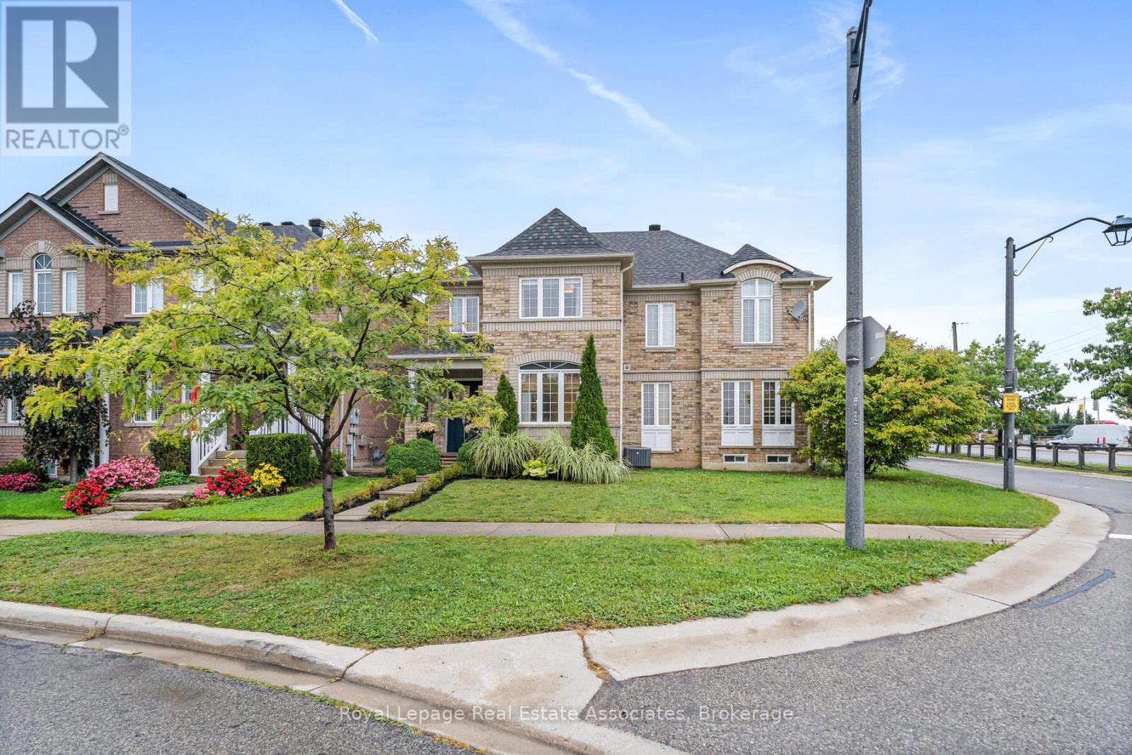 17 Snowberry Crescent, Halton Hills, Ontario  L7G 6M4 - Photo 3 - W12428356