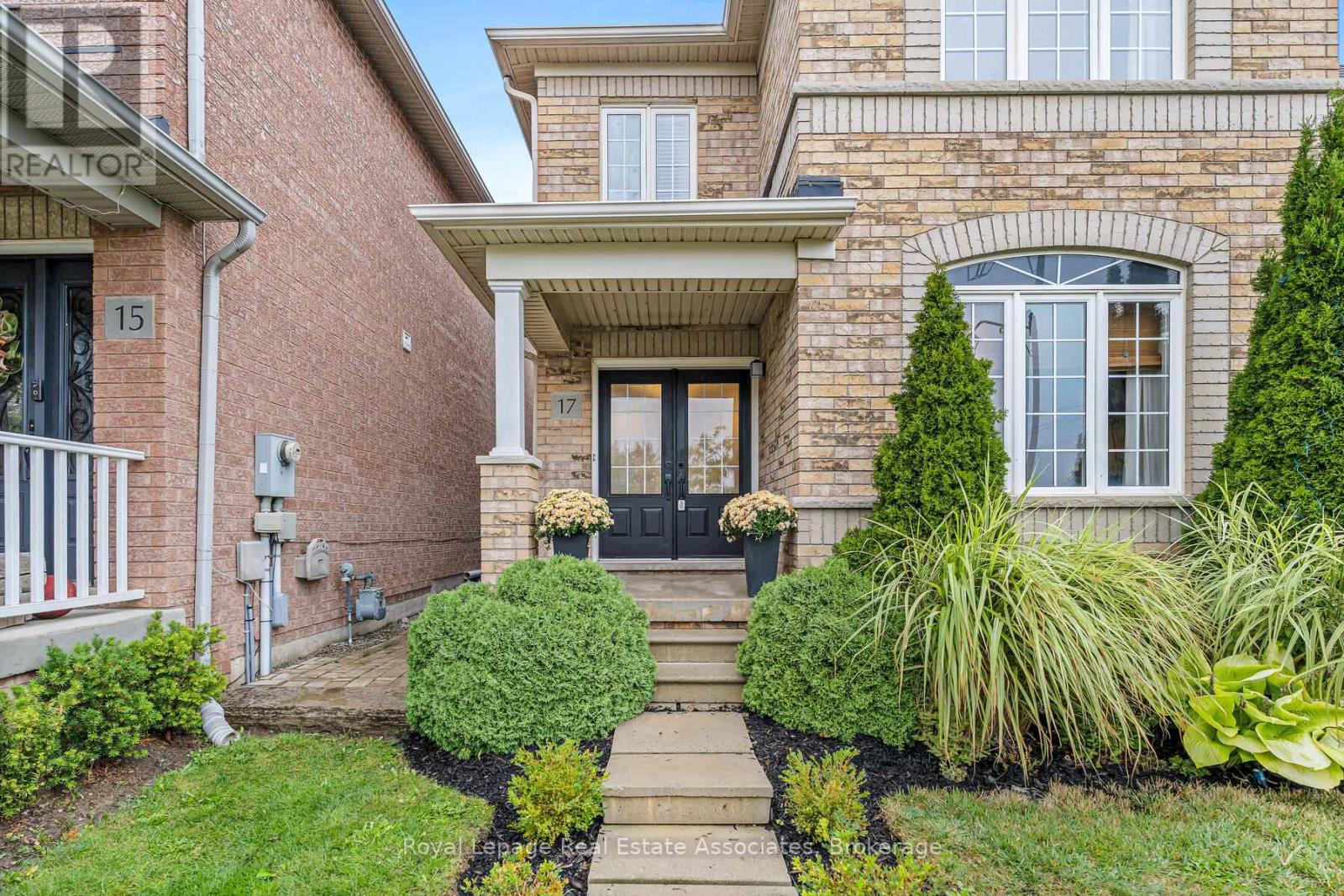17 Snowberry Crescent, Halton Hills, Ontario  L7G 6M4 - Photo 4 - W12428356
